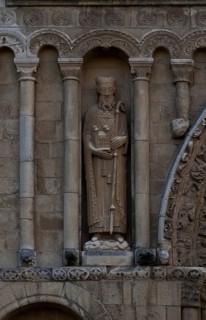 Started in 1080, west portal completed in 1160, sculpture of Bishop Gundulf 1077-1108, St., Sankt,