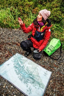 Expedition guide explains the beach zone of the Aquilar glacier, Cordillera Darwin, north-east