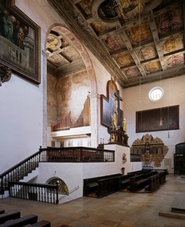 The western transept with the Dionysius Choir from around 1052, with an early Baroque organ, below