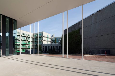 Student Service Centre (SSC) by Aachen architects kadawittfeld 2015, behind it the large lecture