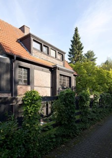 Built in approx. 1933-1935, architect: Friedrich Kühnen, gabled crippled hipped roof