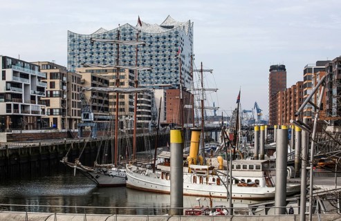 Hamburg, Elbphilharmonie, distant view from the east over the Sandtor harbour, designed by Herzog &