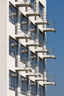 Dessau, Bauhaus, Prellerhaus studio building, east side with balconies