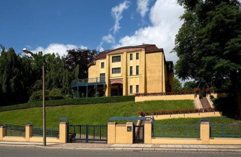 Built in 1902/1903 by Henry van de Velde and extended in 1911. Street view