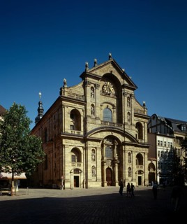Facade of the parish church of St Martin, completed in 1690. View over the Grüner Markt, St.,