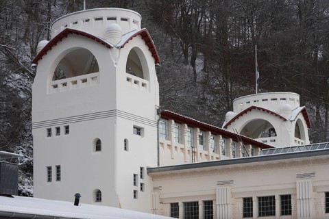 Exterior view in the snow, detail towers