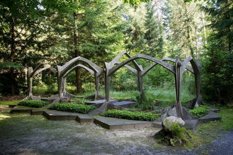 Julius Wissinger tomb, expressionist tomb created by Max Taut and Otto Freundlich in 1920