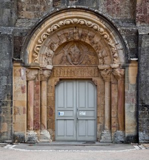 Frankr Anzy-le-Duc Burgundy priory church built 11-12 c. West portal, St., Sankt, Saint