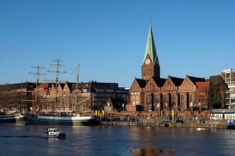 Bremen, view over the Weser to the Church of Our Dear Lady