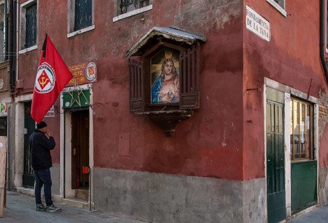 Italy Venice Side alleyway at the Fondamenta de la Tana -335 Corner house with communist party