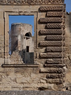 Frankr La Tour-d'Aigues Castle ruins 60181 Architect Ercole Nigra 1555-75 Fire late 18th century