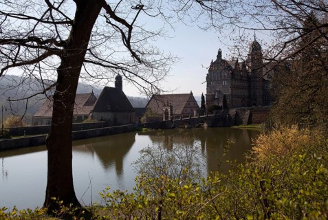 Hämelschenburg b Hameln Castle of the Klencke family 75138 left Castle church 1563 centre Barn in