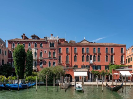 Venice, palaces on the Grand Canal, Casa Ravà built in 1905 according to plans by Giovanni Sardi