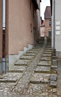 Alsleben Saale paved passage 80022 with side steps and central ramp for bicycles and wheelbarrows