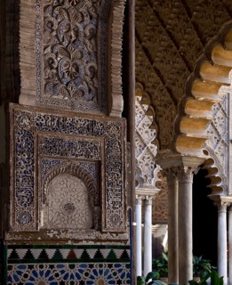 Jungfrauenhof stucco decoration with calligraphic elements and arcade arches