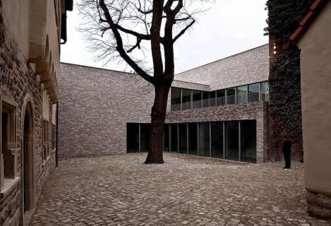 Eisleben Luther city Museum LUTHERS STERBEHAUS 59159 Courtyard view to the south with historic