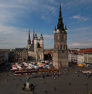 Halle S market place 54928, view from south-east with market church and red tower, below left