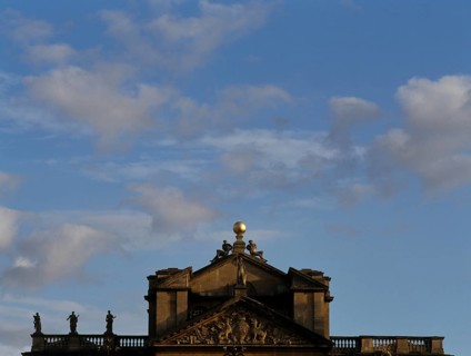 Centre wing, roof detail