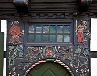 Tangermünde Elbe Half-timbered house Kirchstraße 23 Flat carvings above the portal 74815
