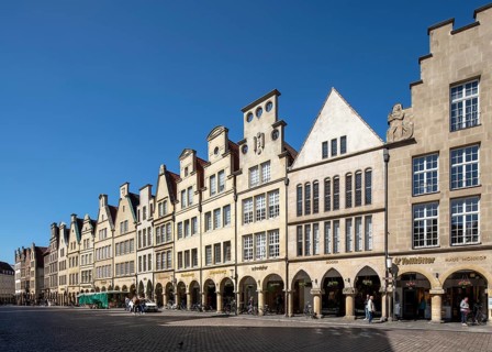 Münster/Westphalia, Prinzipalmarkt, row of houses with arcades