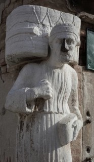 Italy Venice Campo dei Mori -79 Sculpture of Sior Antonio Rioba 13th century with the iron nose