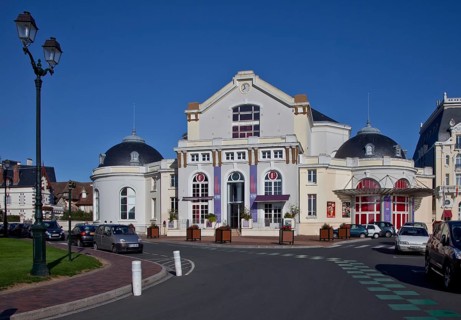 Cabourg, casino street front in the form after the 1908 remodelling by Lucien Viraut and Émil