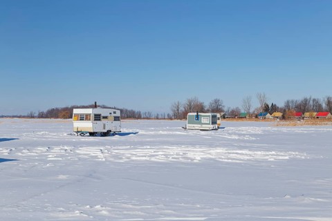 Winter, caravan trailer on the Saint Lawrence River, Province of Quebec, Canada, North America