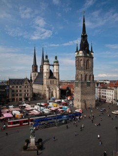 Halle S market square 54924, view from south-east with market church and red tower, lower left