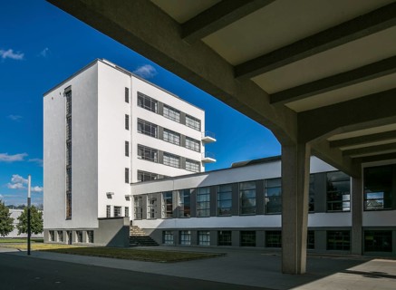 Dessau Bauhaus Prellerhaus 6376 below canteen and assembly hall above connecting bridge built
