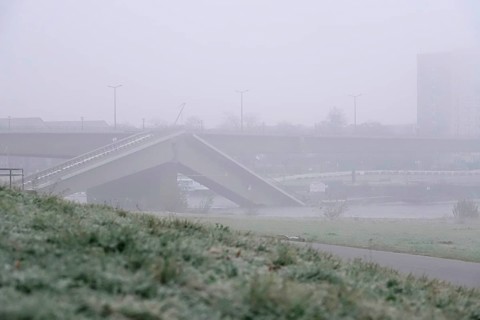 Partially collapsed Carola Bridge, fog, autumn, Dresden, Saxony, Germany, Europe