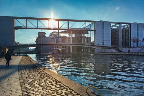 Spreebogen with view of Paul-Löbe-Haus, Bundestag, Jakob-Mierscheid-Steg and Reichstag building in
