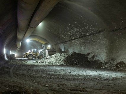 Removal of rubble after blasting during tunnelling in construction lot H53, Brenner Base Tunnel,