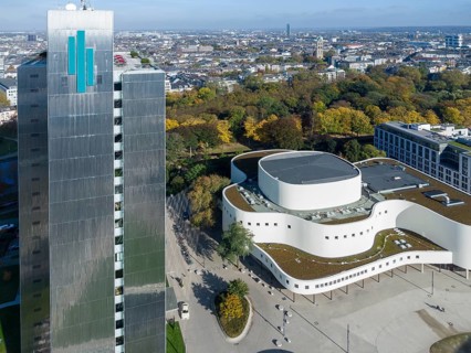 Gustaf-Gründgens-Platz mit Schauspielhaus, Dreischeibenhaus, Drohnenaufnahme, Düsseldorf, NRW,