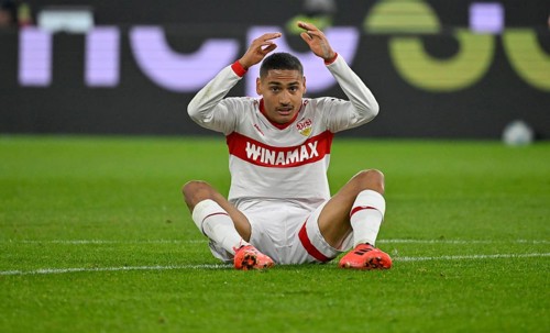 Enzo Millot VfB Stuttgart (08) Disappointment disappointed after missed goal opportunity Gesture