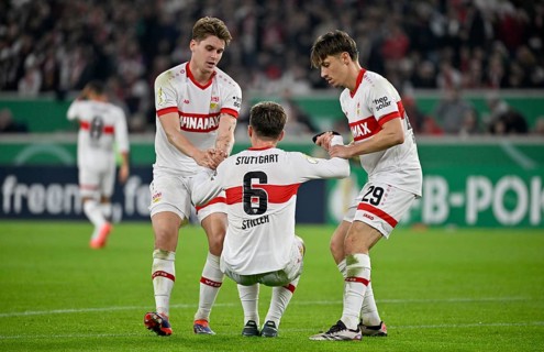 Ramon Hendriks VfB Stuttgart (03) (left) and Anthony Rouault VfB Stuttgart (29) (right) help Angelo