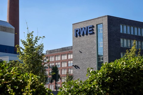 Essen, North Rhine-Westphalia, Germany, RWE, company logo on the facade of the headquarters. RWE
