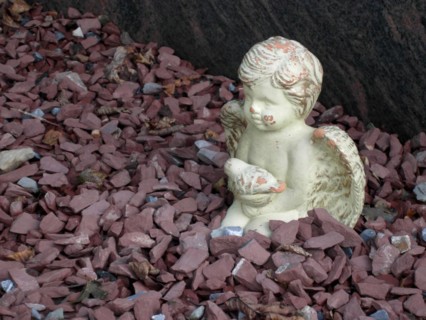 Small angel figure on a grave