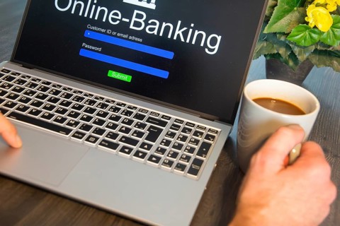 Online banking symbol image: Laptop with symbolic online banking website