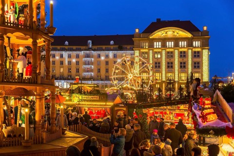 580th Striezelmarkt in Dresden Striezelmarkt, which has been held since 1434, is the oldest