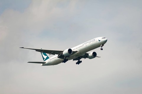 15.07.2023, Singapore, Republic of Singapore, Asia, A Cathay Pacific Airways Boeing 777-300ER