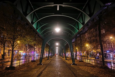 Germany, Berlin, 19.11.2024, U-Bahn Viadukt (Magistratsschirm), Schönhauser Allee, autumn leaves,