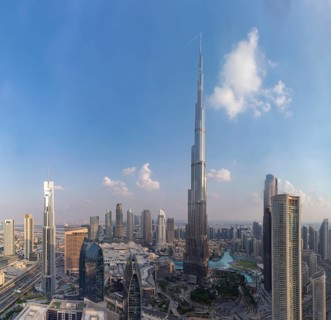 A picture of the Burj Khalifa towering the buildings of the nearby Downtown Dubai, Business Bay and