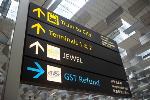 18.04.2019, Singapore, Republic of Singapore, Asia, Signs in the departure level of Terminal 3 at