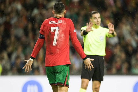 Football match, captain Cristiano RONALDO CR7 Portugal left, energetically protesting with arms
