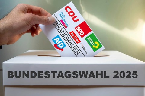 (Photomontage) Bundestag election 2025: Symbolic ballot box and an envelope with the logos of the