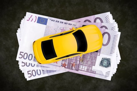 A cash for car symbol image with 500 Euro banknotes