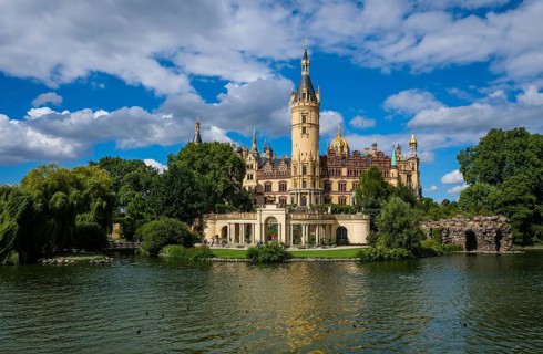 Schwerin, Mecklenburg-Vorpommern, Germany, Schwerin Castle on Lake Schwerin, seat of the