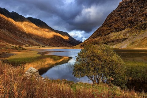 Mountains reflected in lake, evening light, cloudy mood, autumn, Loch Achtriochtan, Glencoe,