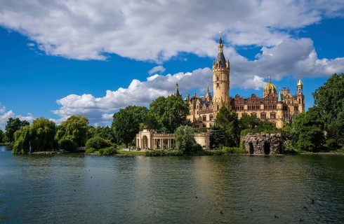 Schwerin, Mecklenburg-Vorpommern, Germany, Schwerin Castle on Lake Schwerin, seat of the