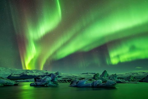 Northern Lights over icebergs in the glacier lagoon, Jökulsarlon, icebergs with glacier,